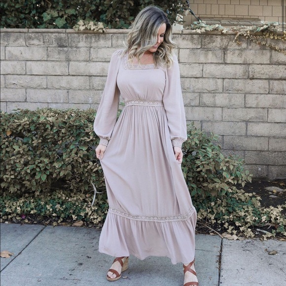 NEW!✨ The Lauren Lace Detail Maxi Dress - Picture 2 of 7